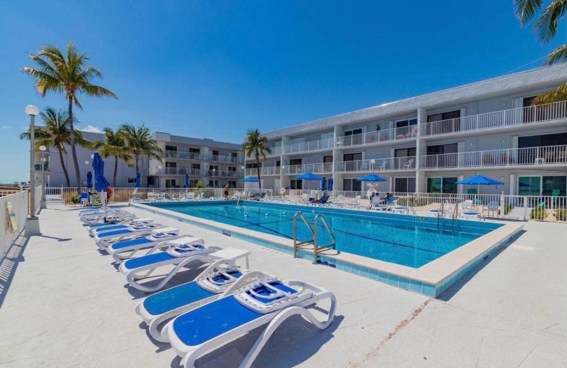 Your Happy Place On The Beach! Apartment Key Colony Beach Exterior photo